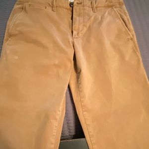 Gap 32x32 khakis